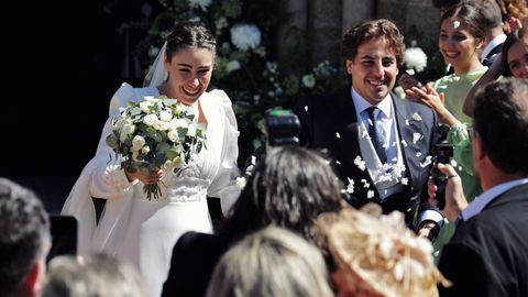 Los novios a la salida de la iglesia de Santa Mara de Cambre