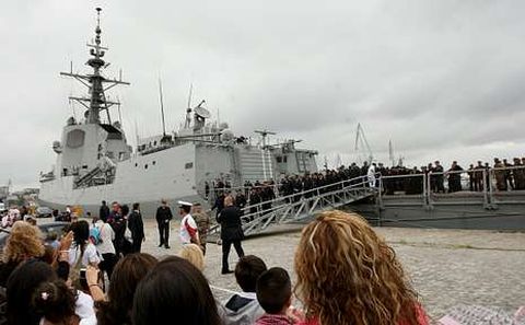 La F-104 a su llegada al Arsenal de Ferrol tras su misi�n en Libia, en junio del 2011.