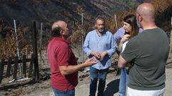 Gómez visitó los viñedos de Bodegas Santa Marta dañados por el fuego.