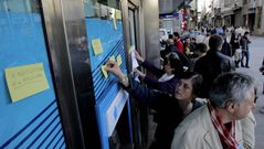Los manifestantes colgaron mensajes en la oficina de NCG en el Obelisco