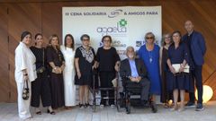 Asistentes a la cena solidaria de la firma de seguros e inmobiliaria s2m en Finca Montesqueiro a beneficio de Agaela