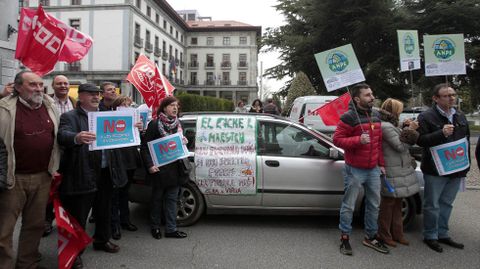 Concentraci�n de protesta por el impago a los docentes itinerantes en Asturias, que ha terminado en los tribunales.Concentraci�n de protesta por el impago a los docentes itinerantes en Asturias, que ha terminado en los tribunales 