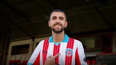 El extremo diestro �scar Castellano  Chiqui , nuevo jugador del CD Lugo 2026-2027 y que firma por dos temporadas.
