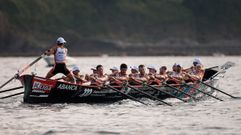 La trainera de Chapela, durante la regata de este s�bado en la Liga ACT.