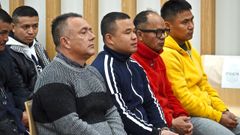 Algunos de los marineros for�neos del Karar, durante el juicio.