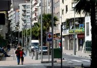 <span lang= es-es >Tramo ya reformado</span>. Desde la calle Peregrina hasta Fern�ndez Ladreda, con un carril, amplias aceras y mobiliario renovado.