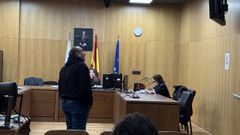 El acusado, duirante el juicio en Ourense