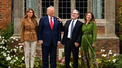 Melania y Donald Trump junto a Keir Starmer y su mujer, Victoria, en la residencia campestre de Chequers, en las afueras de Londres