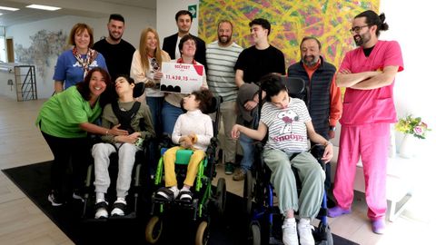 Imagen de la entrega del cheque del Solifest al Centro Amencer Aspace Princesa Letizia.
