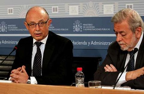 Montoro, junto al secretario de Estado de Administraciones Pblicas, Antonio Beteta.