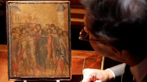 La pieza forma parte de una serie de paneles de Cimabue sobre la pasin de Cristo