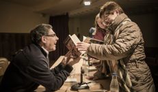 L�pez Tu�as, presentando o seu libro en Negreira. 