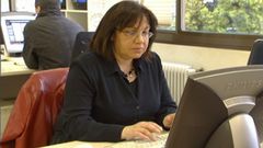 Marisol Vence, no seu lugar de traballo na redacci�n da TVG