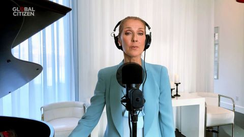 Celine Dion actuando en el concierto 'One World: Together at Home'