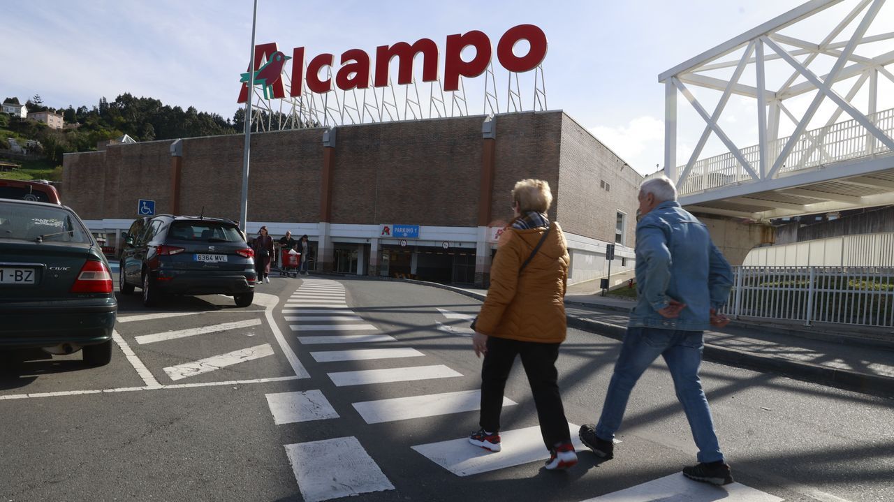 Un Jueves Santo en conflicto para trabajadores de varios grandes almacenes en A Coruña