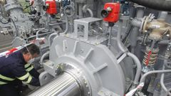 Operaciones en las m�quinas reductoras para las corbetas saud�es en la f�brica de turbinas de Ferrol