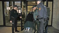 El autor confeso del crimen de Baiona, en silla de ruedas, en una imagen de febrero.