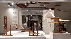 Maquetas de madera inspiradas en los dise�os de Leonardo da Vinci mostradas en la exposici�n �Leonardo da Vinci. La Scienza prima della scienza� en el museo Scuderie del Quirinale en Roma