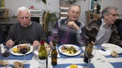 Una pe�a de amigos se une en Caranto�a en torno a los primeros grelos de la temporada