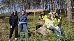 Trabajadoras de la residencia y alumnas del Nuestra Se�ora del Carmen
