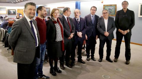 El consejero de Infraestructuras, Ordenacin del Territorio y Medio Ambiente, Fernando Lastra (6i), y representantes municipales de los Ayuntamientos de Oviedo, Gijn, Aviles, Siero, Langreo y Mieres al inicio de la reunin para avanzar en el diseo del rea metropolitana