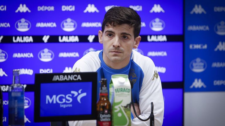 Riki, durante la rueda de prensa de su presentaci�n como jugador del Deportivo