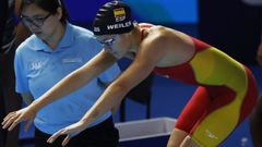 Carmen Weiler, antes de saltar a la piscina en los Campeonatos del Mundo de Singapur