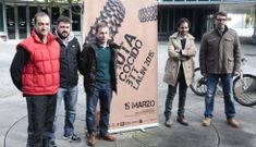 Los ediles de Deportes y Turismo, integrantes de Alambike y el ex ciclista, Mosquera, ayer. 