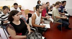 Una quincena de personas asisti� a la jornada sobre agricultura biodin�mica en la Uned.
