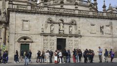 Grupo de visitantes haciendo cola, esta semana, para entrar a la Catedral