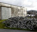 Los adoquines a subasta se almacenan en O Ramal.