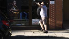 Cartel de apoyo a la iniciativa en un comercio de Colloto.