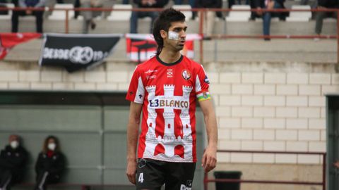 Miguel Ledo, durante un partido con la SD Logros