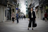 La empresaria y dise�adora Sonia R�os, que vive en la calle Real, tiene 48 a�os, un hijo de 13 y unas mellizas de 10. 