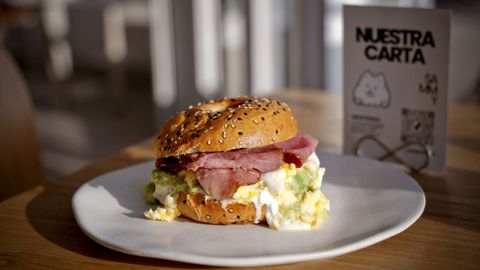 Los bagels son una de las especialidades de este caf