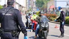 Control de la polic�a nacional en la avenida de Castrelos