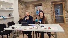 El diputado del BNG N�stor Rego, con la portavoz de la formaci�n en As Pontes, Carmela Franco