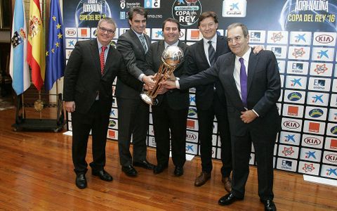 Un momento del acto de firma del convenio para la Copa del Rey.