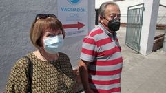 Isabel y Santiago, este lunes justo despu�s de ser vacunados