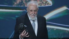 El cineasta y escritor Gonzalo Su�rez recoge el Goya de Honor durante la 40� edici�n de los Premios Goya, en el Auditori del Centre de Convencions Internacionals, a 28 de febrero de 2026, en Barcelona, Catalu�a