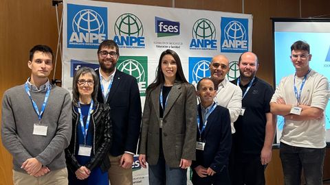 Nueva ejecutiva de ANPE Asturias, con la presidenta Mariela Fern�ndez, en el centro.