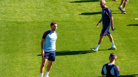 Claudio Gir�ldez elogia la decisi�n del club de mantener a jugadores como Javi Rueda.