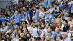 Aficionados del Breog�n durante un partido en el Pazo