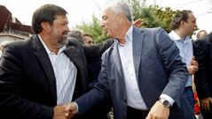 Caama�o y V�zquez salud�ndose durante la celebraci�n del D�a de Galicia en Rianxo