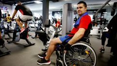 �ngel, en el gimnasio de Campolongo, donde el deporte le ayuda tanto f�sica como psicol�gicamente. 