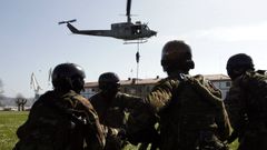 En la fotograf�a, de archivo, adiestramiento de un equipo operativo de infanter�a de Marina del Tercio Norte.