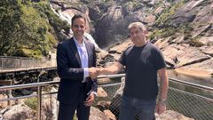 Federico Rodr�guez, de Xeal, y el alcalde de Dumbr�a, Ra�l Gonz�lez