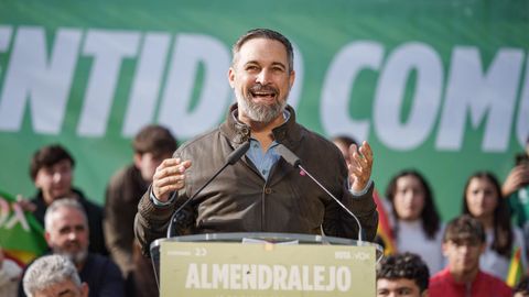El presidente de Vox, Santiago Abascal, interviene en la clausura de un acto de campa�a extreme�a en Almendralejo.