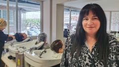 Miriam M�guez en su peluquer�a Miriam Rithuals, de Fene, este viernes al mediod�a. 