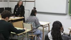Aula para adultos en el Concepci�n Arenal con la profesora Divina Arnoso